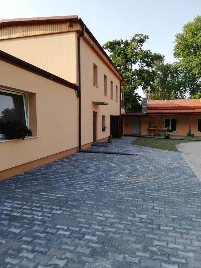 Bed and Breakfast Uroczysko Olesnica à Chodzież Extérieur photo